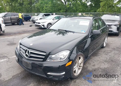 2014 Mercedes-Benz C 300 Sport 4Matic из США, поврежденный, VIN WDDGF8AB2EA937676